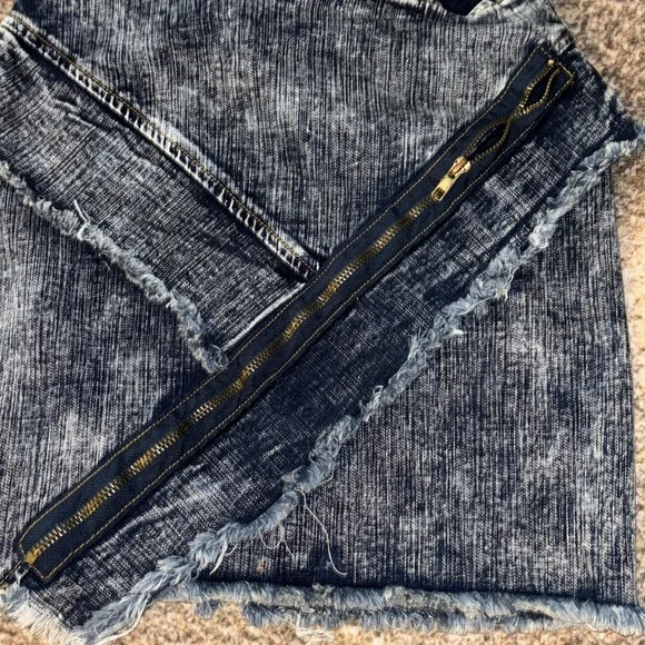 POL Denim Asymmetrical Skirt with Zipper Detail Small NWOT - Picture 7 of 8